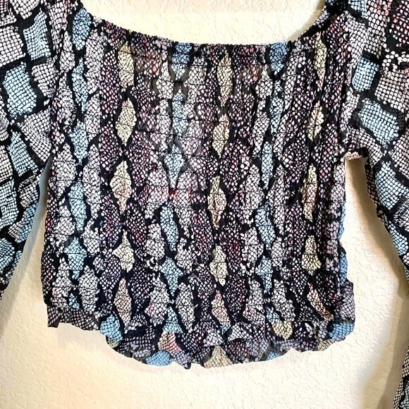 FOREVER 21 crop top black Multicolor geometric long sleeve smock blouse size S - Picture 4 of 9